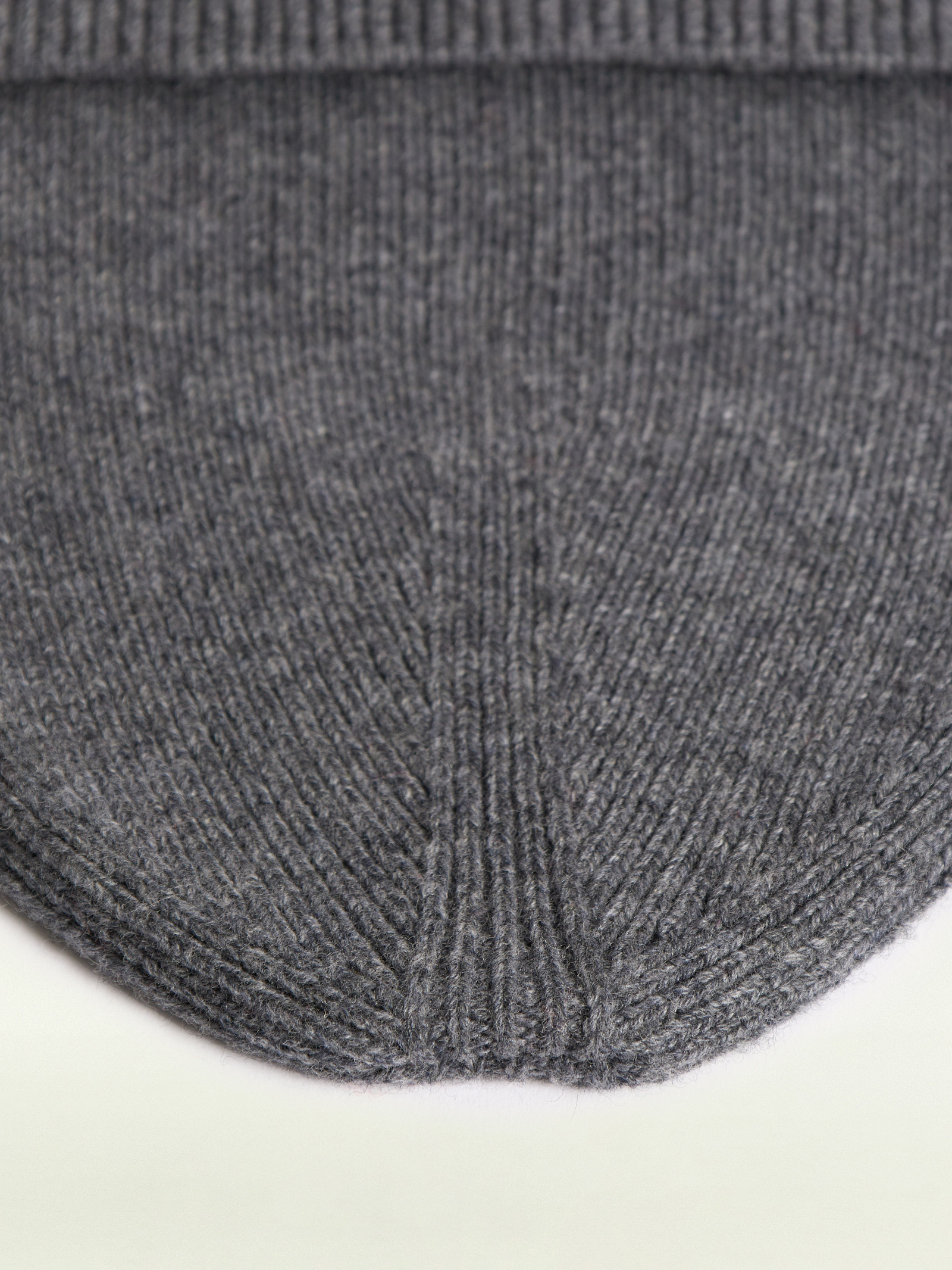 Шапка из шерсти и кашемира